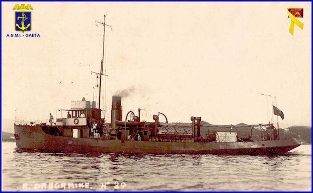 意大利皇家海军拖船式扫雷舰R.D.20号（该船属于RD级扫雷舰第15批次），排水量200吨。该船于1917年在卡斯特拉马雷迪斯塔比亚造船厂开工建造并下水，同年投入使用。1943年4月11日下午2点30分左右，该船停泊在特拉帕尼港，在盟军空袭中被炸弹击中沉没。1945年，该船被打捞出水并重新投入使用，最终于1956年6月30日永久退役。