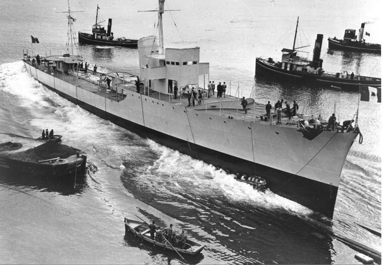 1943年，刚刚下水的白羊号（Ariete）护航鱼雷艇。