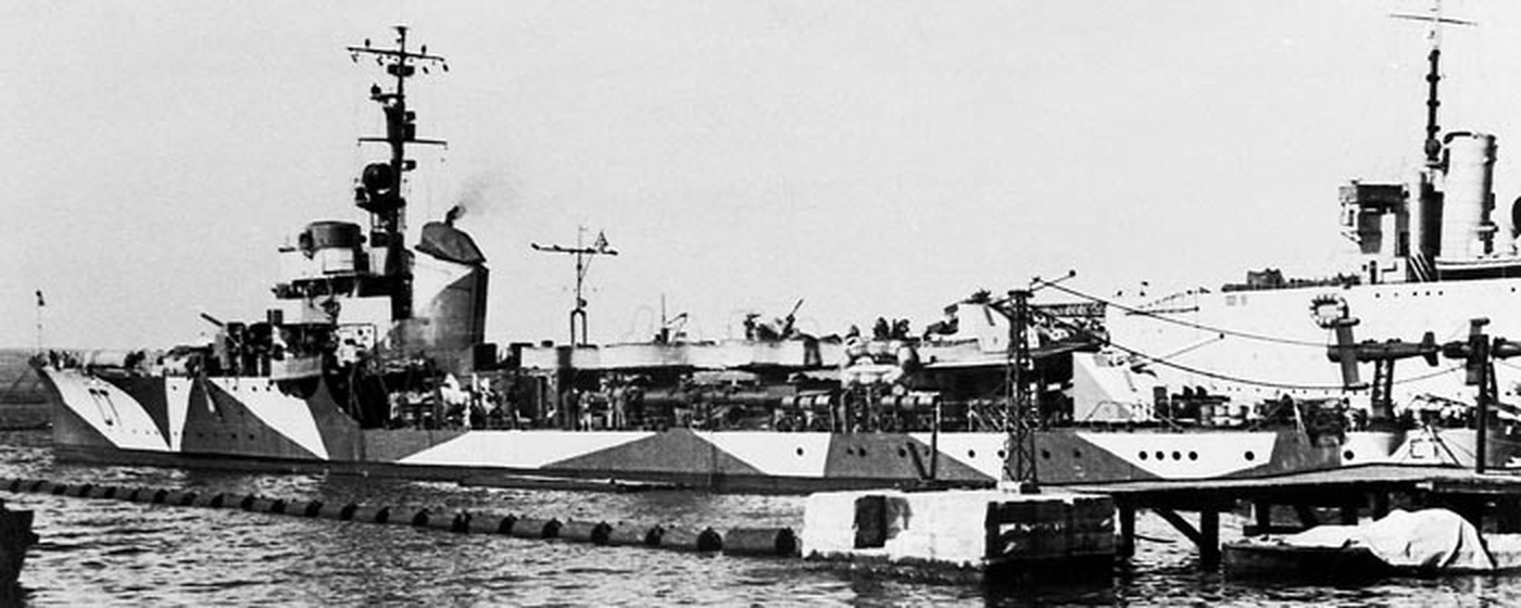 1942年，停泊港口的斯皮卡级鱼雷艇卡斯托雷号（Castore）。