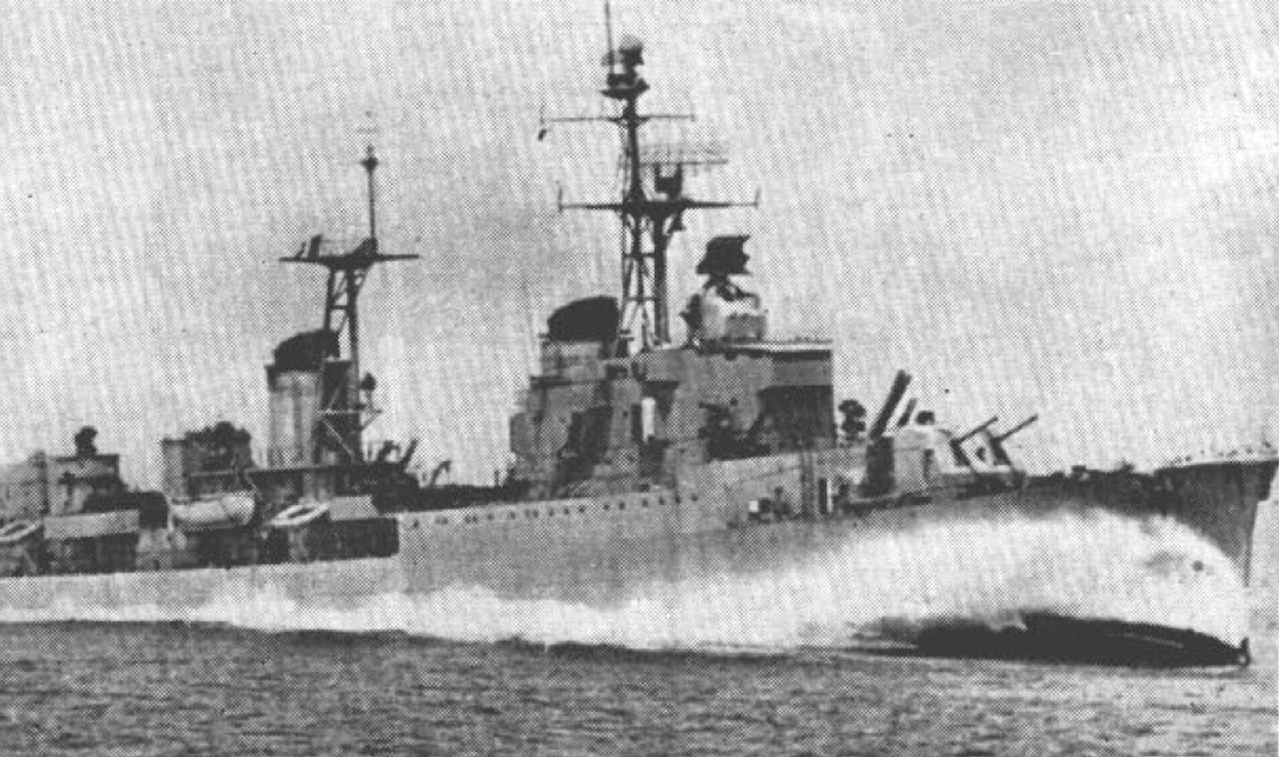 意大利海军圣乔治号驱逐领舰(原庞培·马格诺号)在1950年代重建后的状态。该舰拆除原8门135毫米炮,换装美国127毫米双联装主炮与博福斯40毫米高炮,一直服役至1980年。