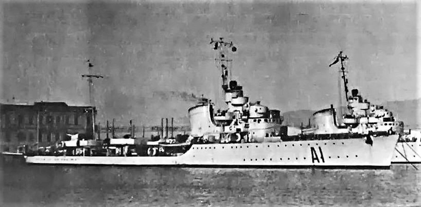 1940年的阿斯卡里号。该舰是第一批次舰艇，1943年3月24日在从巴勒莫向突尼斯运送部队途中连触三枚水雷沉没，舰上约247名舰员中194人连同数百名德军士兵一同遇难。