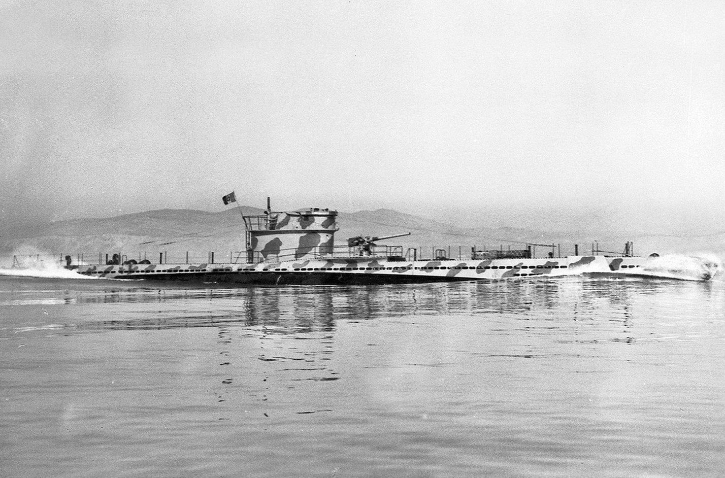 1943年拍摄的弗卢托级首艇浪涌号潜艇(Flutto)。