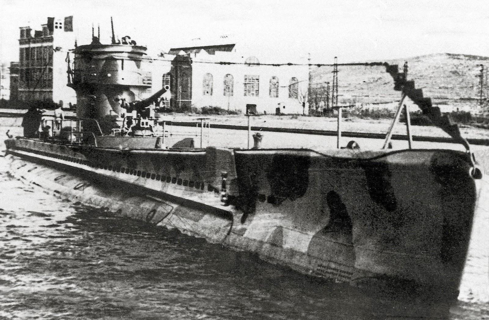 1941年11月,刚服役的意大利铂金级潜艇星光号(Asteria)。