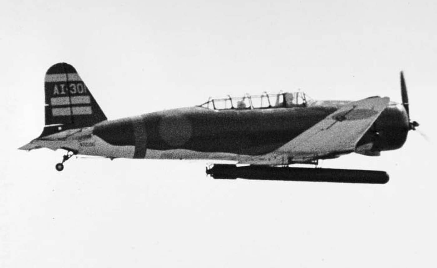 垂尾编号为「AI-301」、挂载一枚九一式航空鱼雷的中岛九七舰攻二型(B5N2)。
