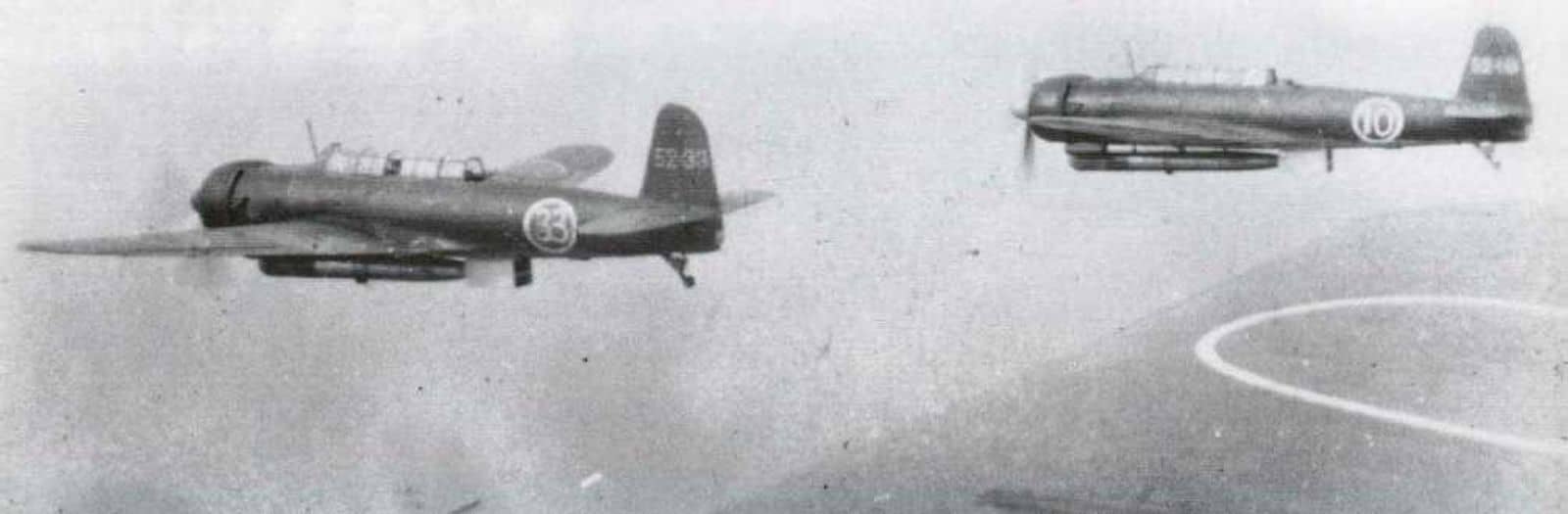编队飞行的第752海军航空队天山舰上攻击机(B6N),注意其在「日之丸」标志上涂上了飞机编号。