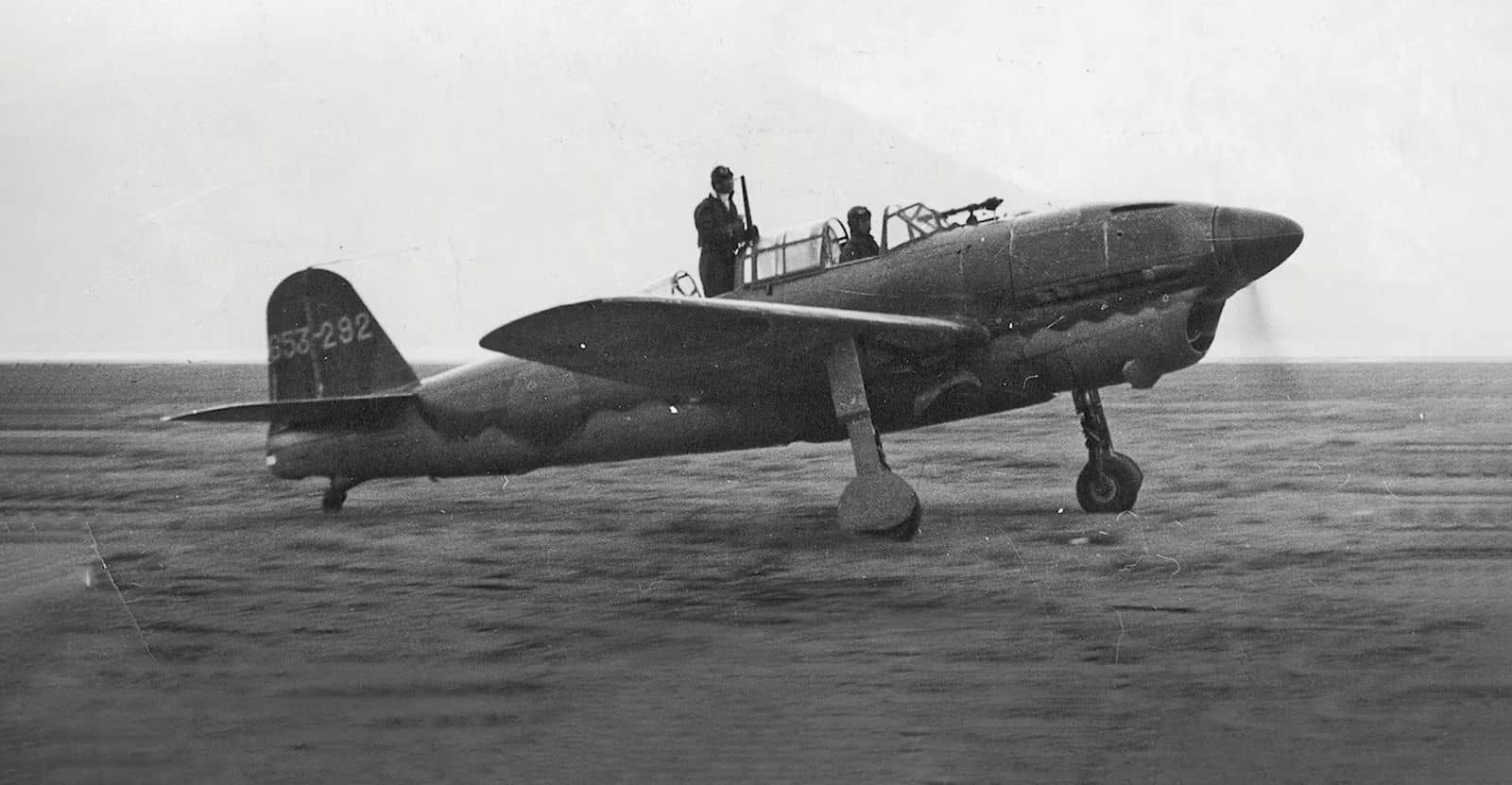 1944年在福尔摩沙(台湾)基地的第653航空队所属彗星二二型(D4Y2)舰上轰炸机,垂尾编号「653-292」。