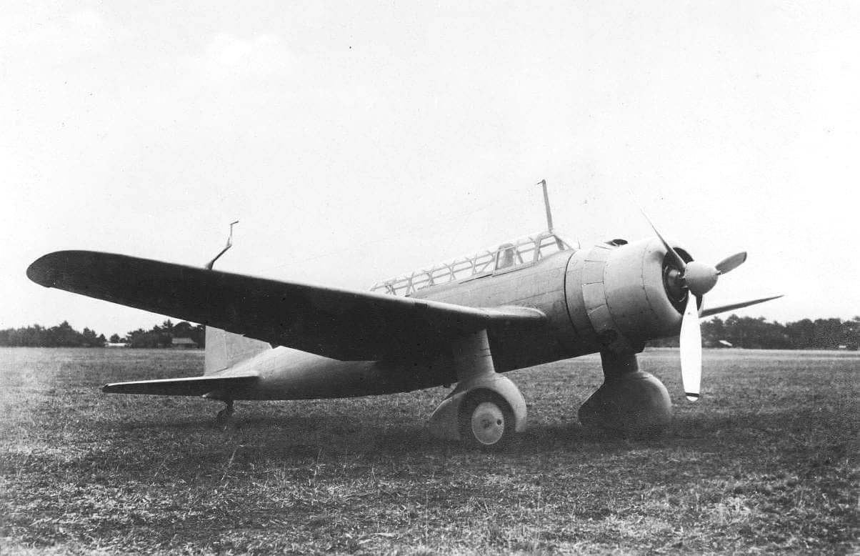 地面停放的九七式轻爆(Ki-30)。