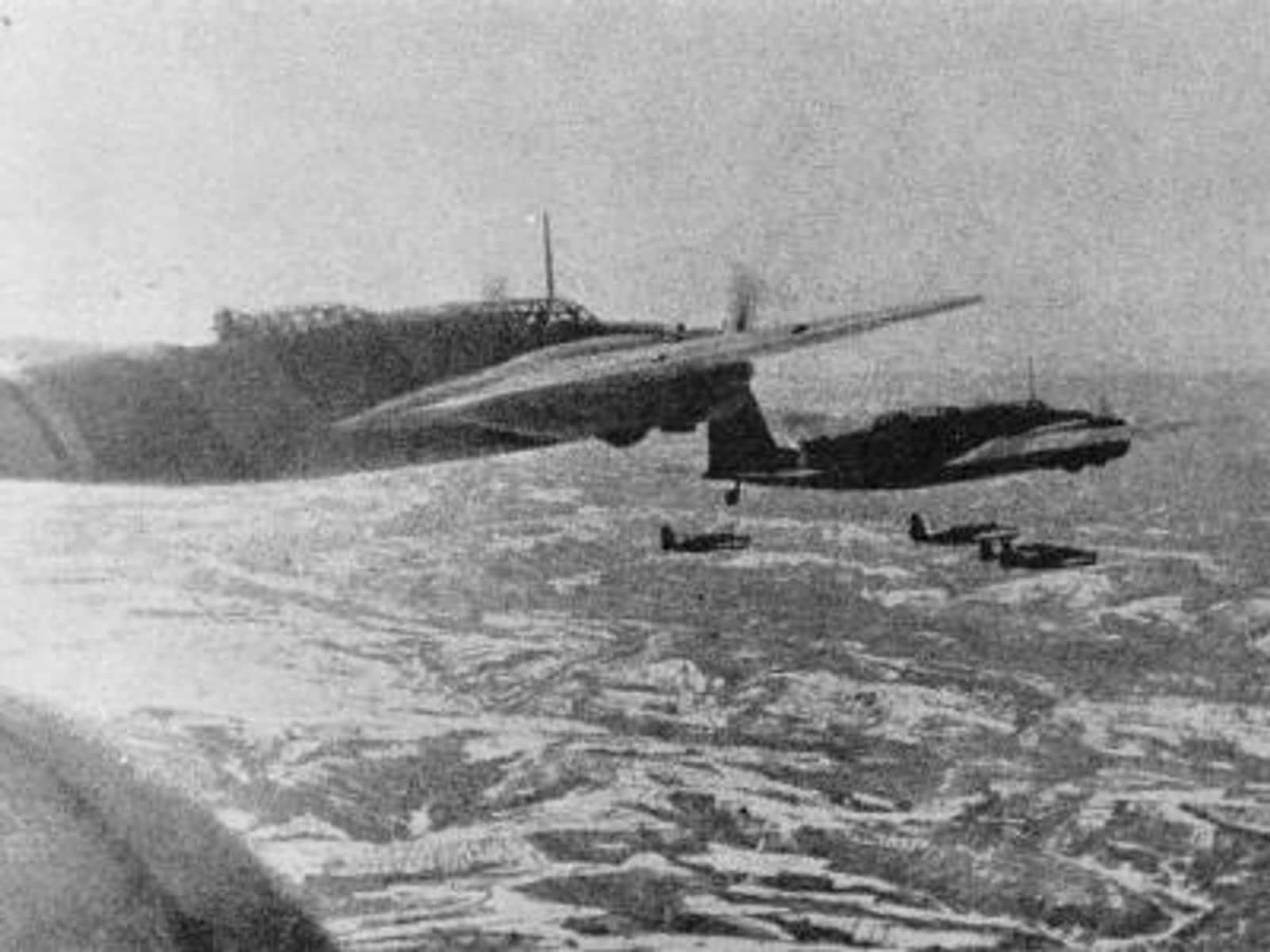 1939年,在中国大地上编队飞行的第60战队所属九七式重爆一型(Ki-21-I)。