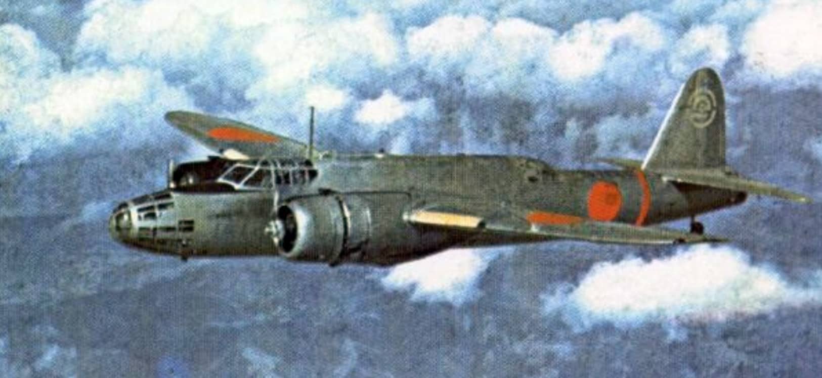 隶属于滨松陆军飞行学校的百式重型轰炸机一型(Ki-49-I)(老照片上色)。该系列机型也被称作「百式重爆击机」,代号「吞龙」,盟军称之为「Helen」。