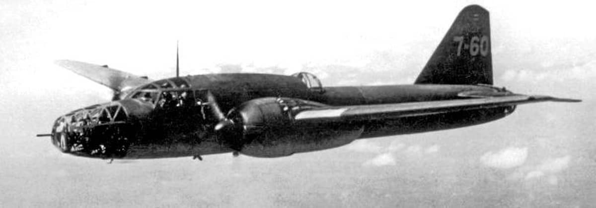 飞行中的四式重爆击机「飞龙」(Ki-67)。