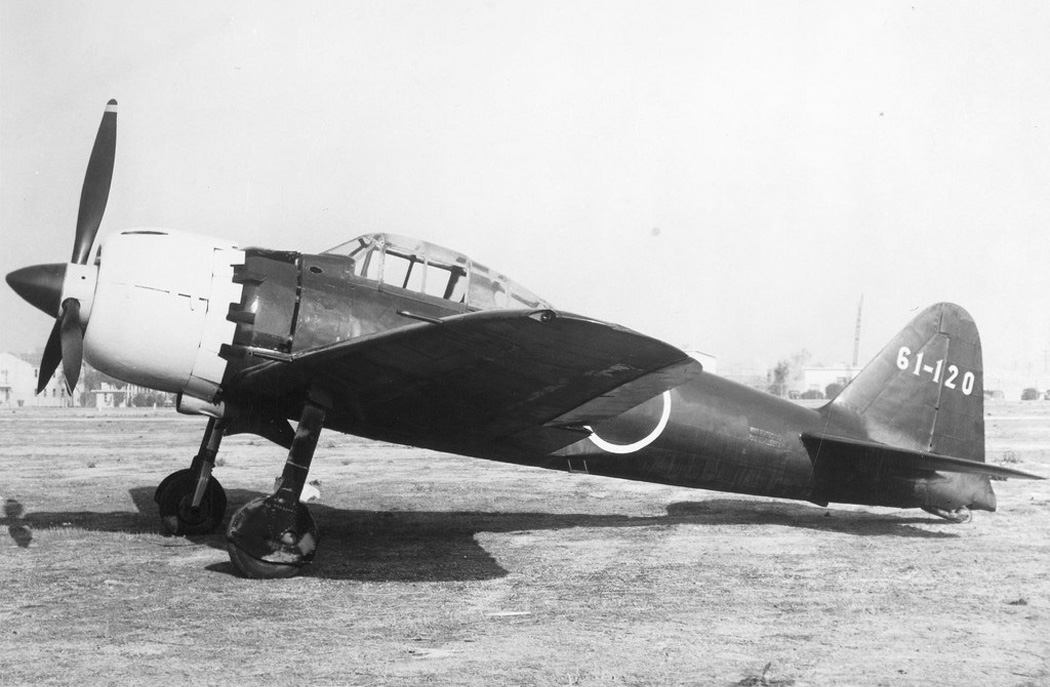 这架编号「61-120」的A6M5零式战斗机,由日本中岛飞机公司于1943年5月在日本群马县大泉町以授权方式制造,辗转部署多地后于1944年6月在塞班岛阿西利托(Asilito)机场被美军缴获,参与过多部电影拍摄,现存于美国加州奇诺的名人飞机航空博物馆(Planes of Fame Air Museum)。