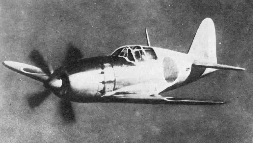 雷电二一型(J2M2)原型机的试飞画面。