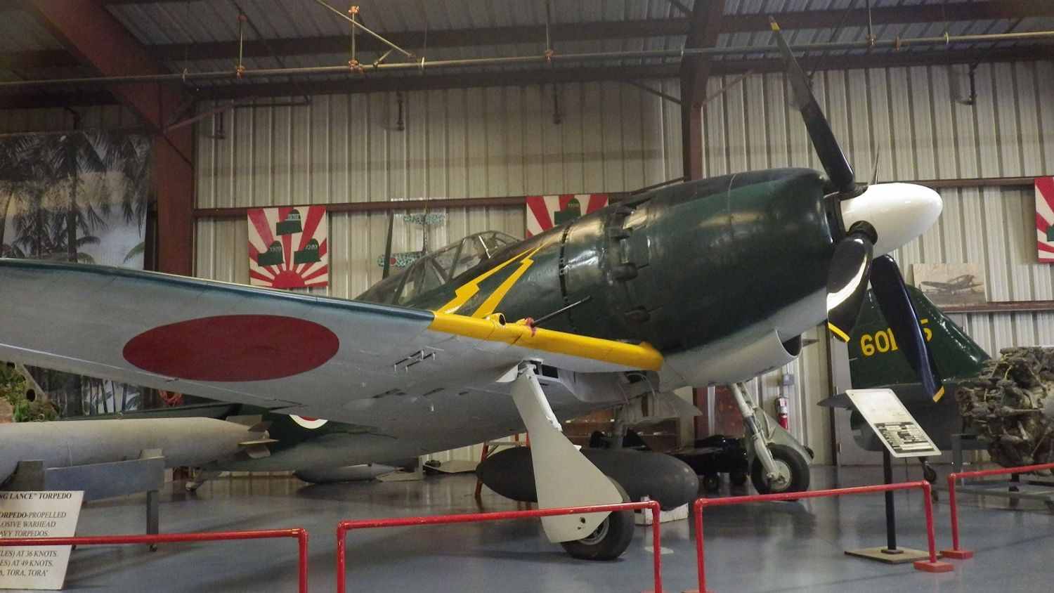 保存在美国加州奇诺的「飞行荣耀」(Planes of Fame)航空博物馆中的J2M3雷电。这是当今世界上仅存的最后一架雷电原机,其机身涂装为原日本海军航空兵第302海军航空队样式。