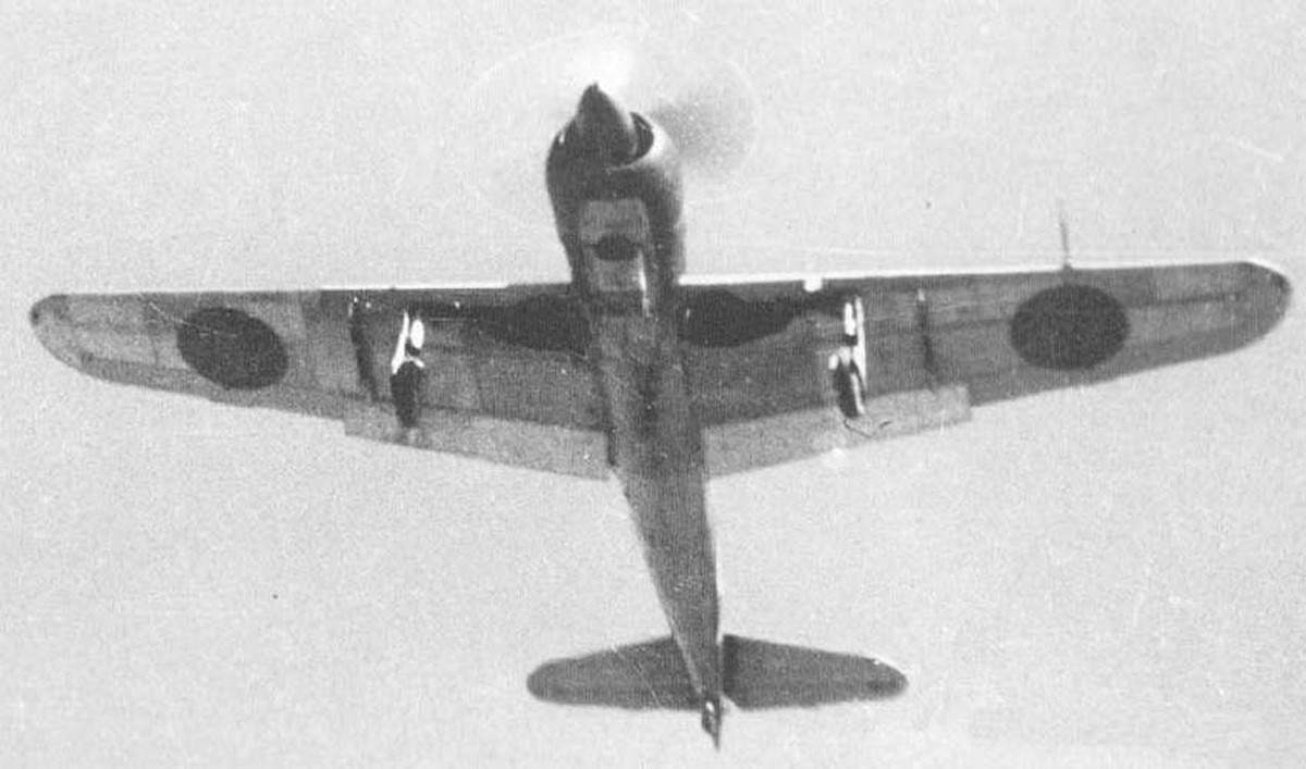 正在进行试飞的五式战斗机一型乙（Ki-100-Ib）。