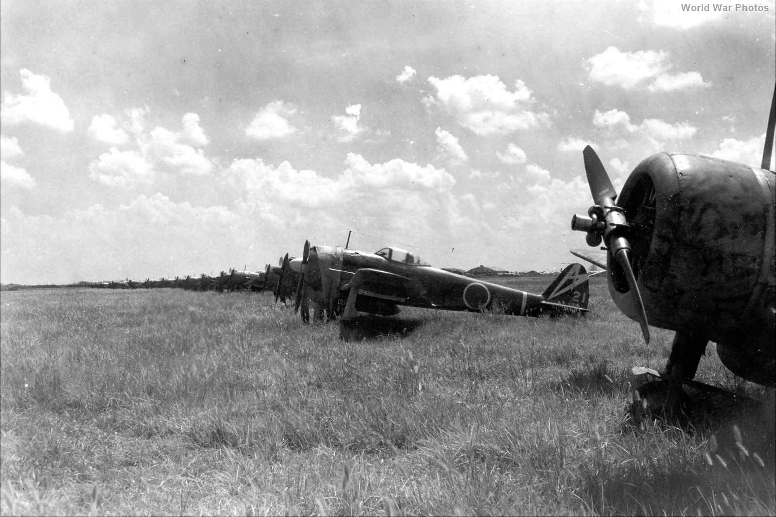 1945年9月，战后在上海拍摄的原日军第48飞行战队一式战斗机（Ki-43-IIIa型）。