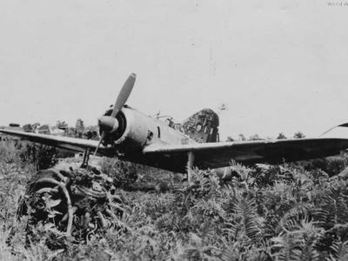 1943年，新几内亚莱城，一架被盟军缴获的一式战斗机（Ki-43-I型），机身上仍可见日军青日徽与部队标记，是该机在西南太平洋战区的实物见证。