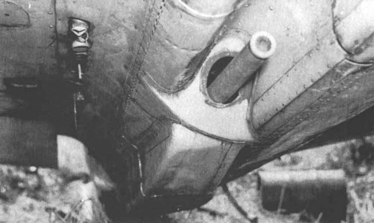 二式复座战斗机「屠龙」改乙型(Ki-45 Kai-B)上加装的人工装填式37毫米九八式机炮。