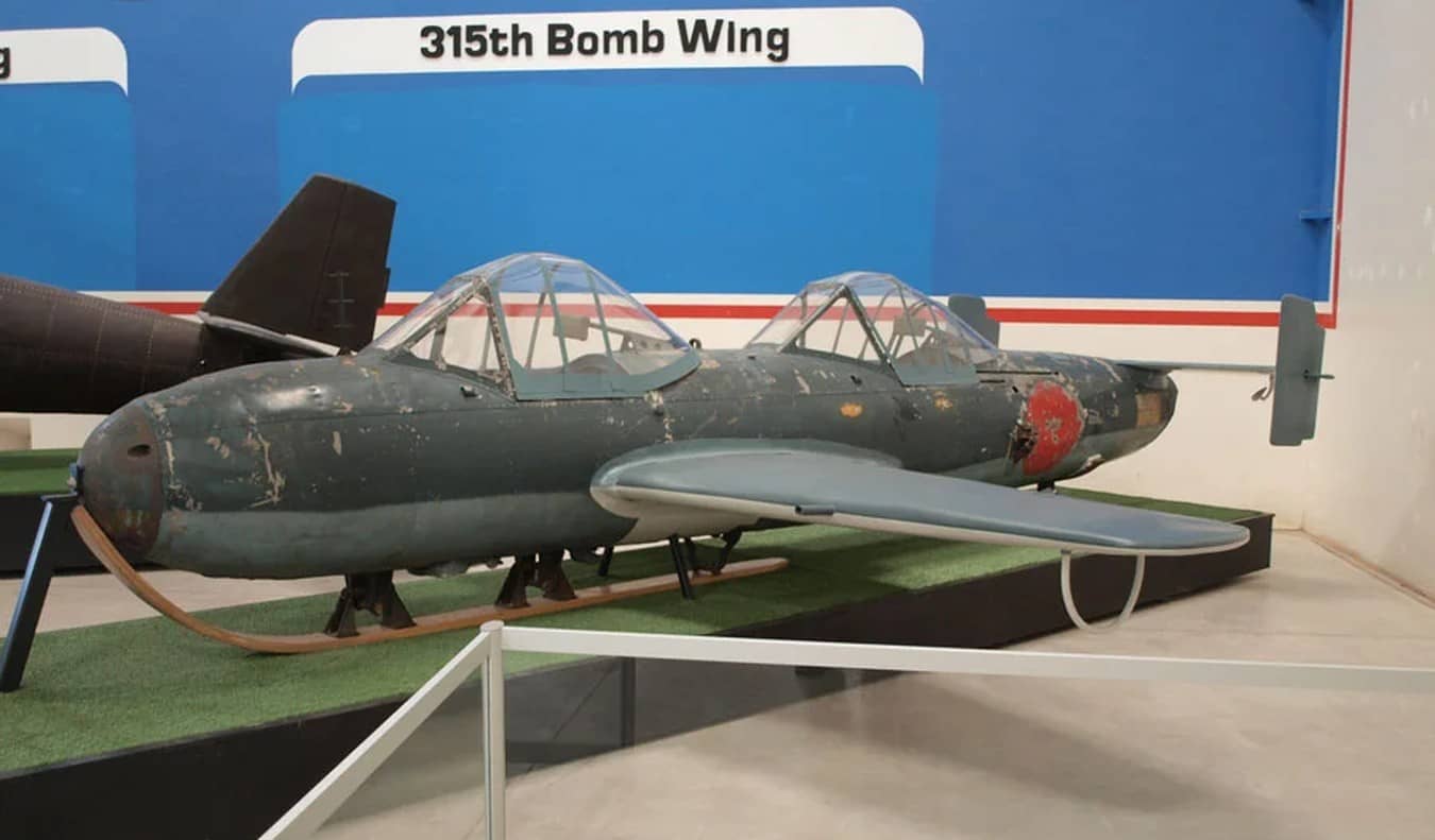 美国亚利桑那州图森市皮马航空航天博物馆(Pima Air & Space Museum)展出的樱花K-1改(MXY-7 MODEL 43 K-1 KAI)双座教练机。注:该机的机翼部分为后期修复。