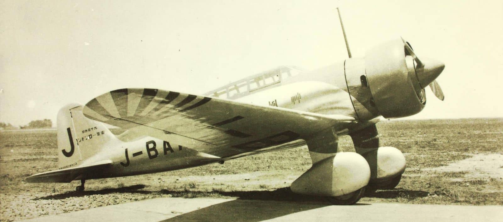 1937年，朝日新闻社民用型「神风」号（Ki-15改，注册号「J-BAAI」）创下东京至伦敦94小时17分的飞行世界纪录。