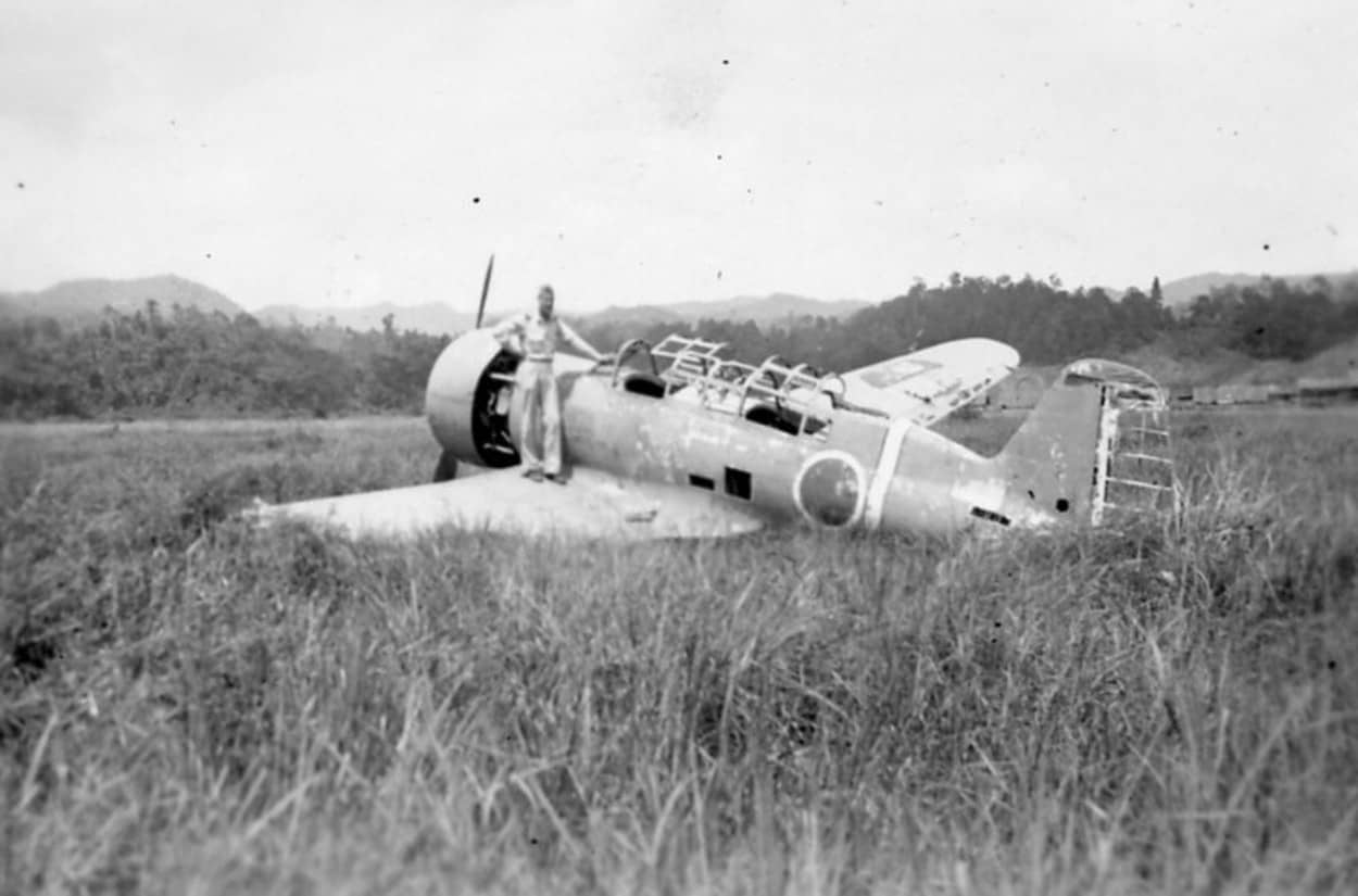 1946年，一架在安汶岛（Ambon/Amboina）被发现的坠毁九七式司侦一型（Ki-15-I）。
