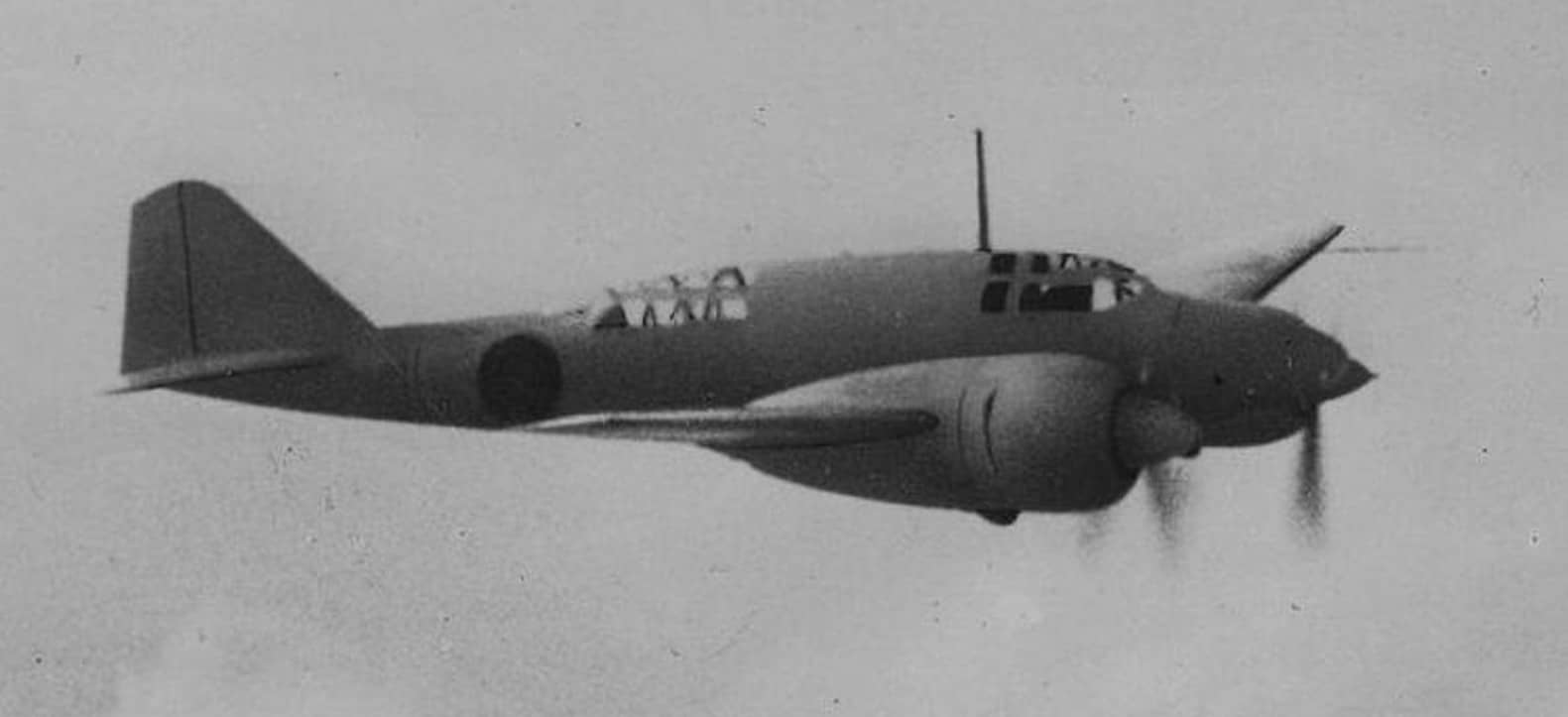 隶属下志津陆军飞行学校的百式司令部二型(Ki-46-II)侦察机「里」号。