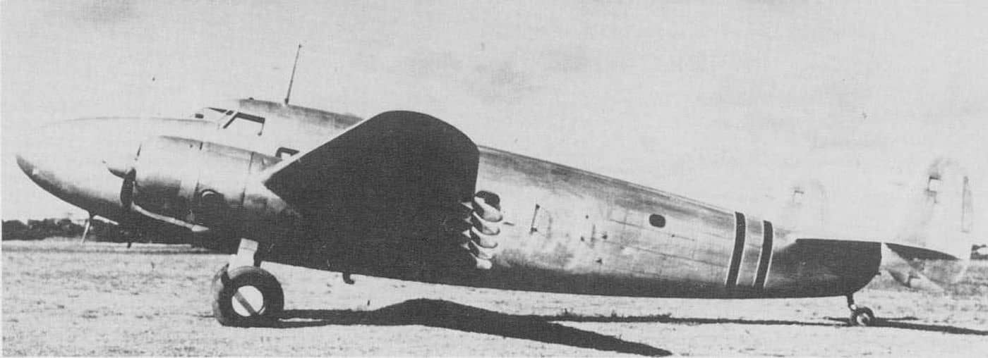 日本陆军的一式货物运输机（Ki-56）侧面照，源自洛克希德 Model 14，由川崎飞机公司负责研发与制造。