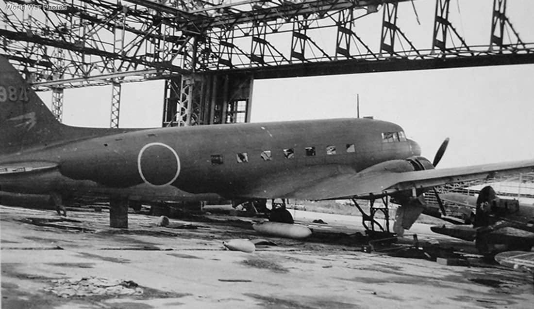 1945年,在大村航空基地被缴获、隶属第1081航空队的零式运输机二二型(L2D3,编号「81-984」)。
