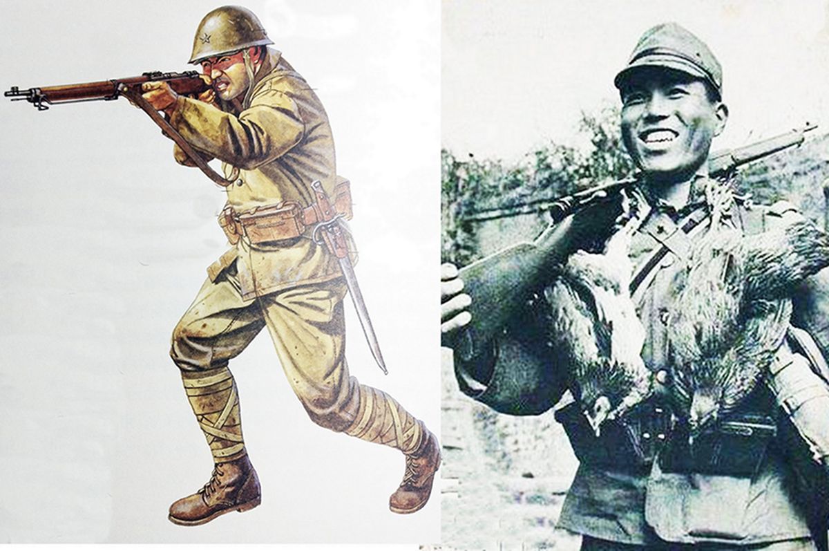 (图左)1942年,太平洋战场上,一名驻守瓜岛持三八式步枪作射击状的日本守军士兵。(图右)中国抗日战场上,一名日军步兵用三八式步枪挑着从老百姓家中抢来的鸡,一副得意扬扬的无耻嘴脸,其侵略者本性在此展露无遗。