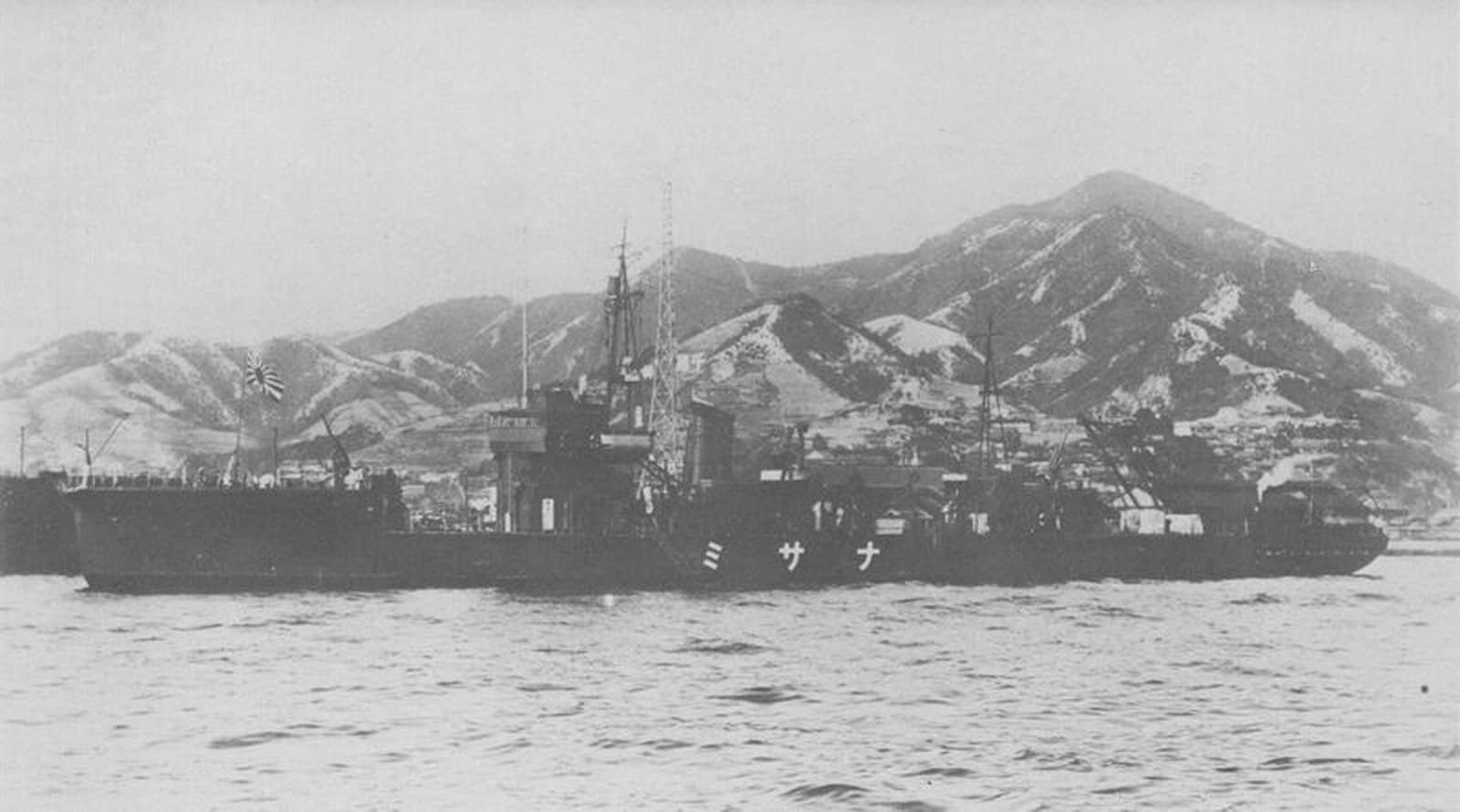 1934年，建成后不久在吴港海域试航中的夏岛型「那沙美」号布雷艇。
