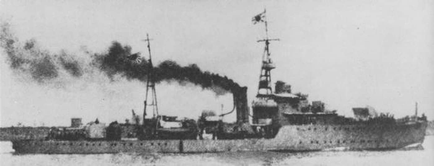 1941年，航行在扬子江上的日本海军桥立型炮舰宇治号。该舰于1941年4月30日竣工服役，战后被中华民国海军接收。1949年9月19日被中国人民解放军缴获，随后22日在安徽省大通江遭中华民国空军炸沉，1949年12月由中国人民解放军打捞并修复，随后继续服役至1979年退役。