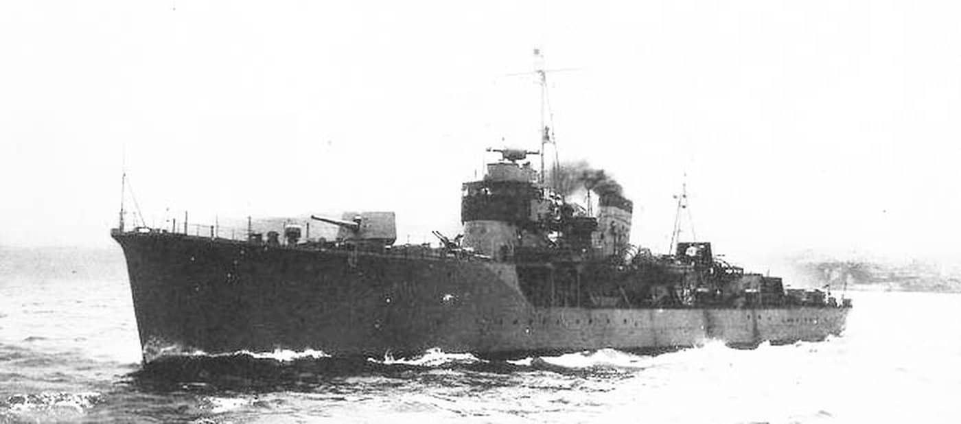 1943年完工服役的日本海军择捉型护航舰「隐岐」号。该舰由浦贺船渠公司（Uraga Dock Company）在1942年2月27日开始建造，1942年10月20日下水，1943年3月28日完工并服役。该舰幸存至战后，曾于1947年用作遣返船。1947年8月移交给中华民国海军，重新命名为「固安」号。1949年被中国人民解放军海军接收并更名为「长白」号，直到1982年拆解。算是战后所有原日本帝国海军护航舰中服役时间最长的舰艇。