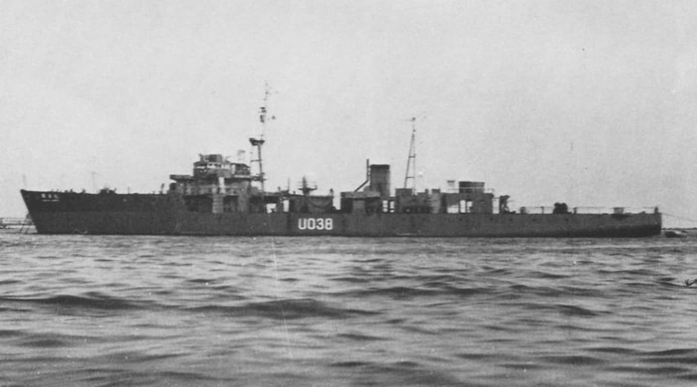 1948年间，在东京湾航行的日本中央气象台定点观测船「鵜来丸」号（后兼任新成立的日本海上保安厅巡视船PL104）。该船由原日本海军的「鵜来」号（鵜来型）护航舰改装而成，继续服役到二十世纪60年代，于1965年11月24日被出售拆解。
