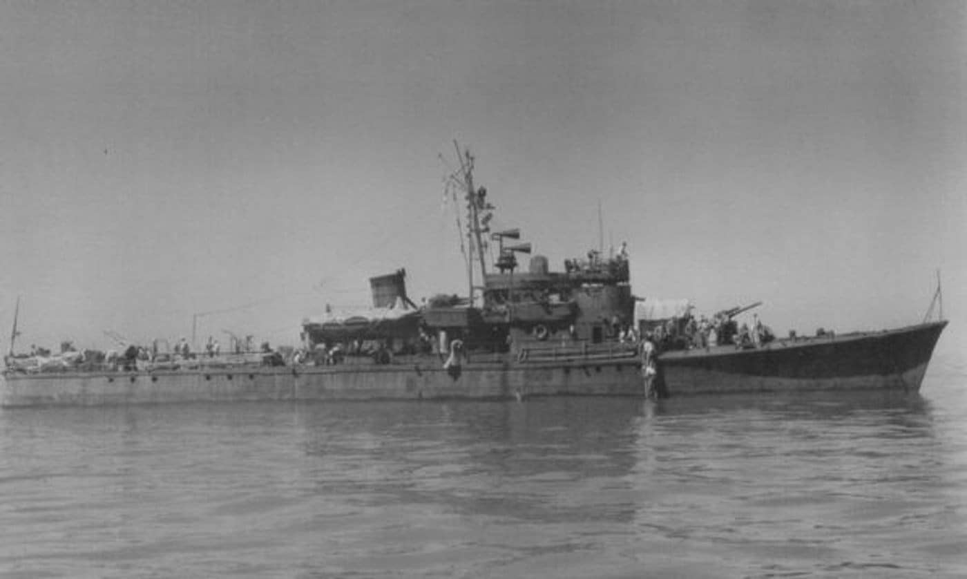 1945年9月16日,美军在青岛拍摄的第38号驱潜艇(第28号型)。战后日军舰艇被集中解除武装,多数驱潜艇被移交盟国或就地处置。