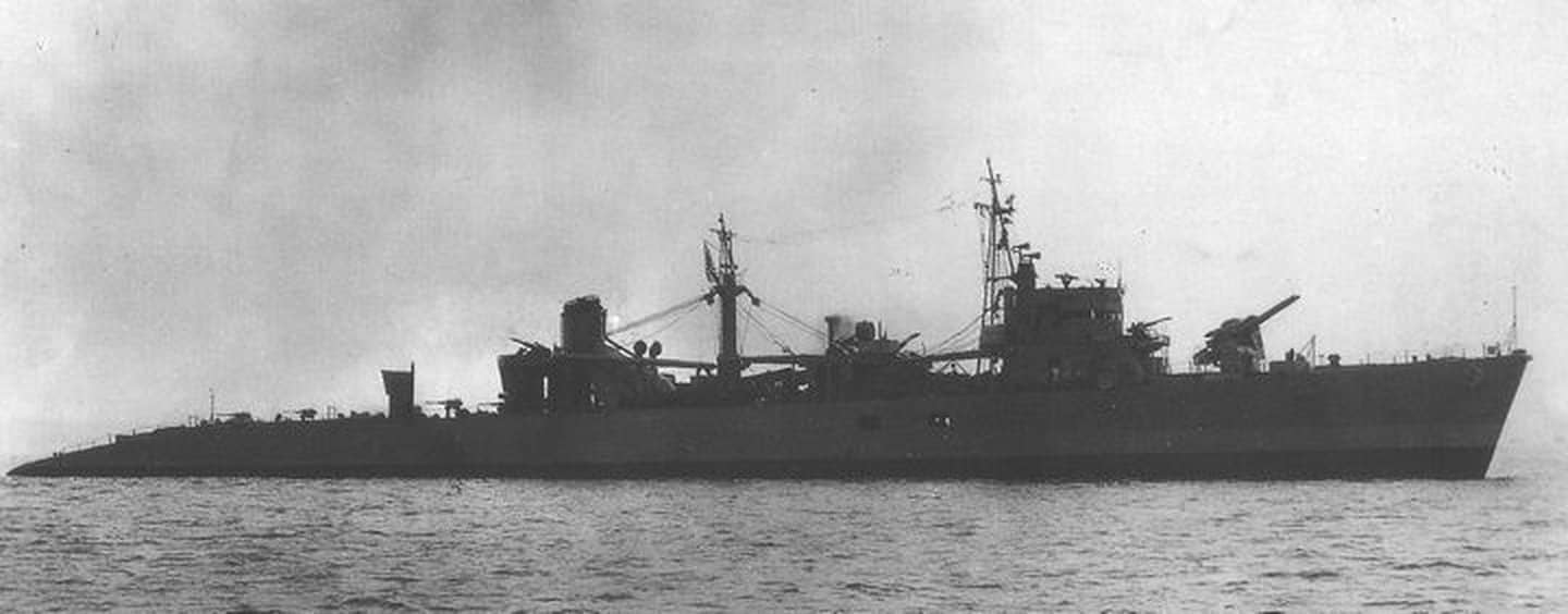 1944年6月25日,在横滨外海试航的第二号运输舰(一等输送舰)。该舰于同年8月4日在父岛二见港遭受空袭并搁浅。次日(5日),因恶劣天气撞击礁石而沉没。