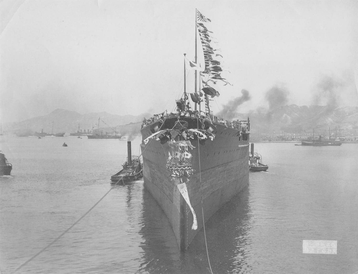1914年3月28日,「扶桑」号在吴海军工厂下水。扶桑号于1912年3月11日开工,是日本第一级超无畏舰的首舰。