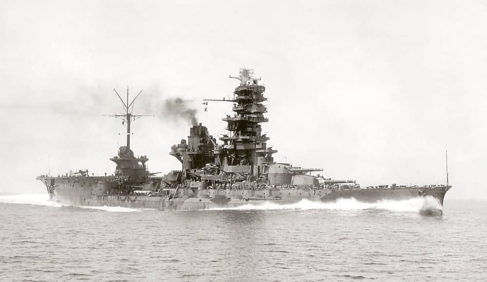 1943年8月24日,第二次(航空战列舰)改装后的「伊势」号正在进行全功率试航。