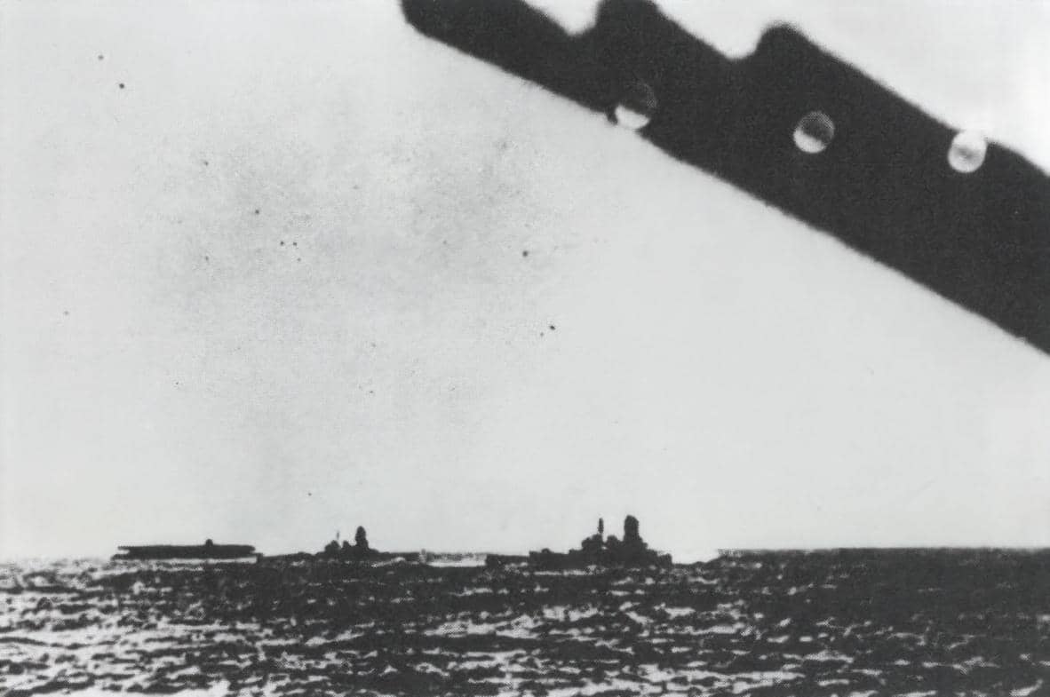1941年12月，珍珠港攻击部队出击前，赤城号航空母舰与比睿号、雾岛号等舰编队航行。金刚级四舰在太平洋战争初期多次作为南云机动部队的护卫随航空母舰编队行动，其高速性能使其成为日本唯一能伴随航母机动作战的主力舰。