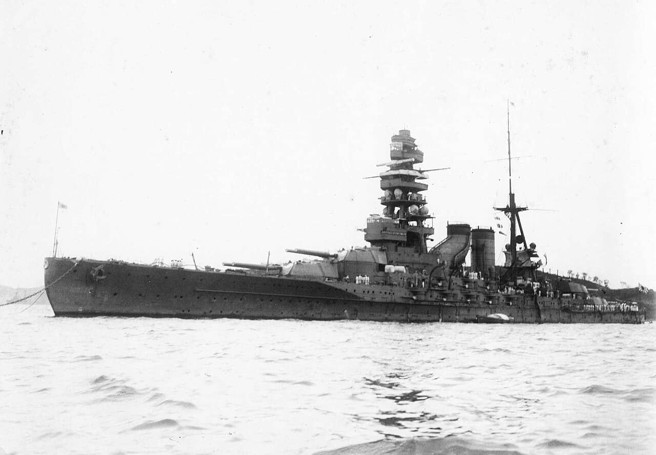 1927年10月,停泊于横须贺的「长门」号战列舰。