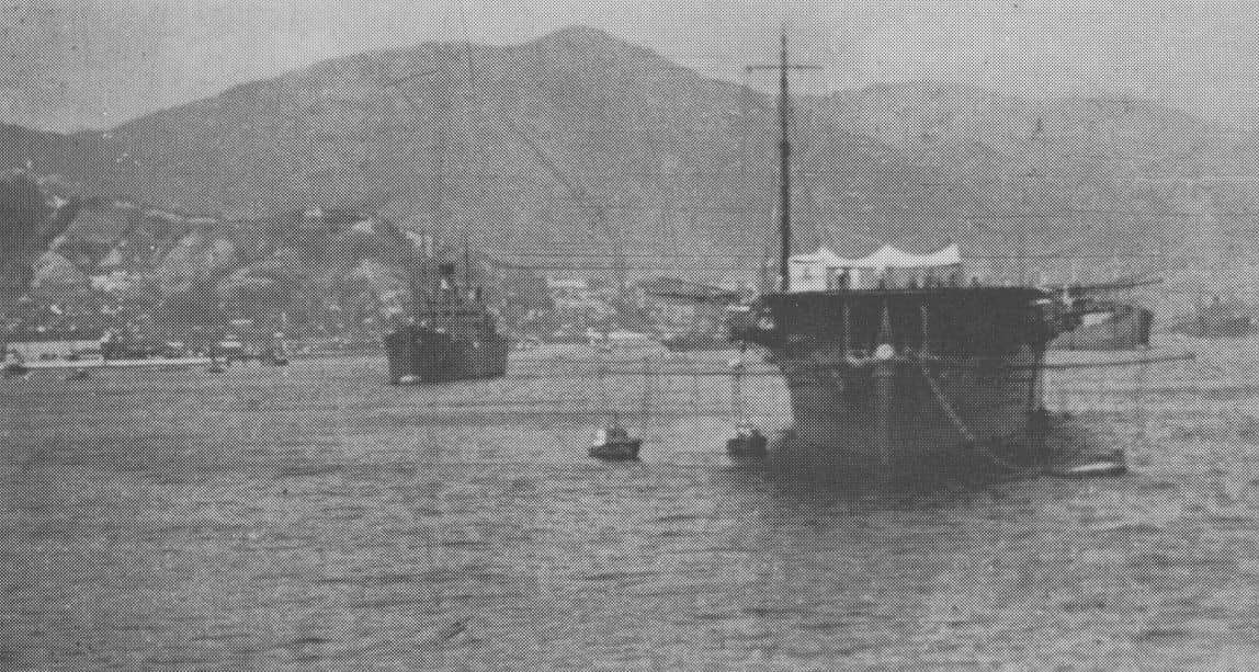 1942年6月中途岛海战期间的凤翔号,担任主力舰队的支援与侦察任务。由于舰体小、载机少、航速偏低,其作战价值有限,但在「中途岛海战」后仍继续承担舰队后方警戒任务。此战日本海军损失四艘主力航母,凤翔号却因远离战场主航路而幸存。
