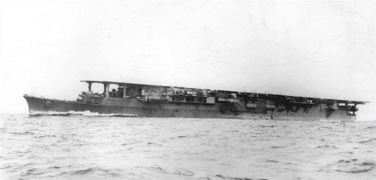 1942年拍摄的龙凤号(Ryūhō)轻型航空母舰。