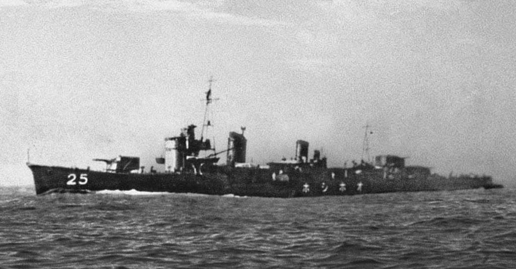 朝潮级驱逐舰大潮号。1942年2月19日「巴塘海峡海战」中，大潮号随朝潮号与盟军巡洋舰队交战，自身被荷兰轻巡洋舰「特罗姆普」号15厘米炮弹命中却侥幸未引爆；1943年2月20日在马努斯西北海域被美军潜艇「阿尔巴科尔」号鱼雷击沉。