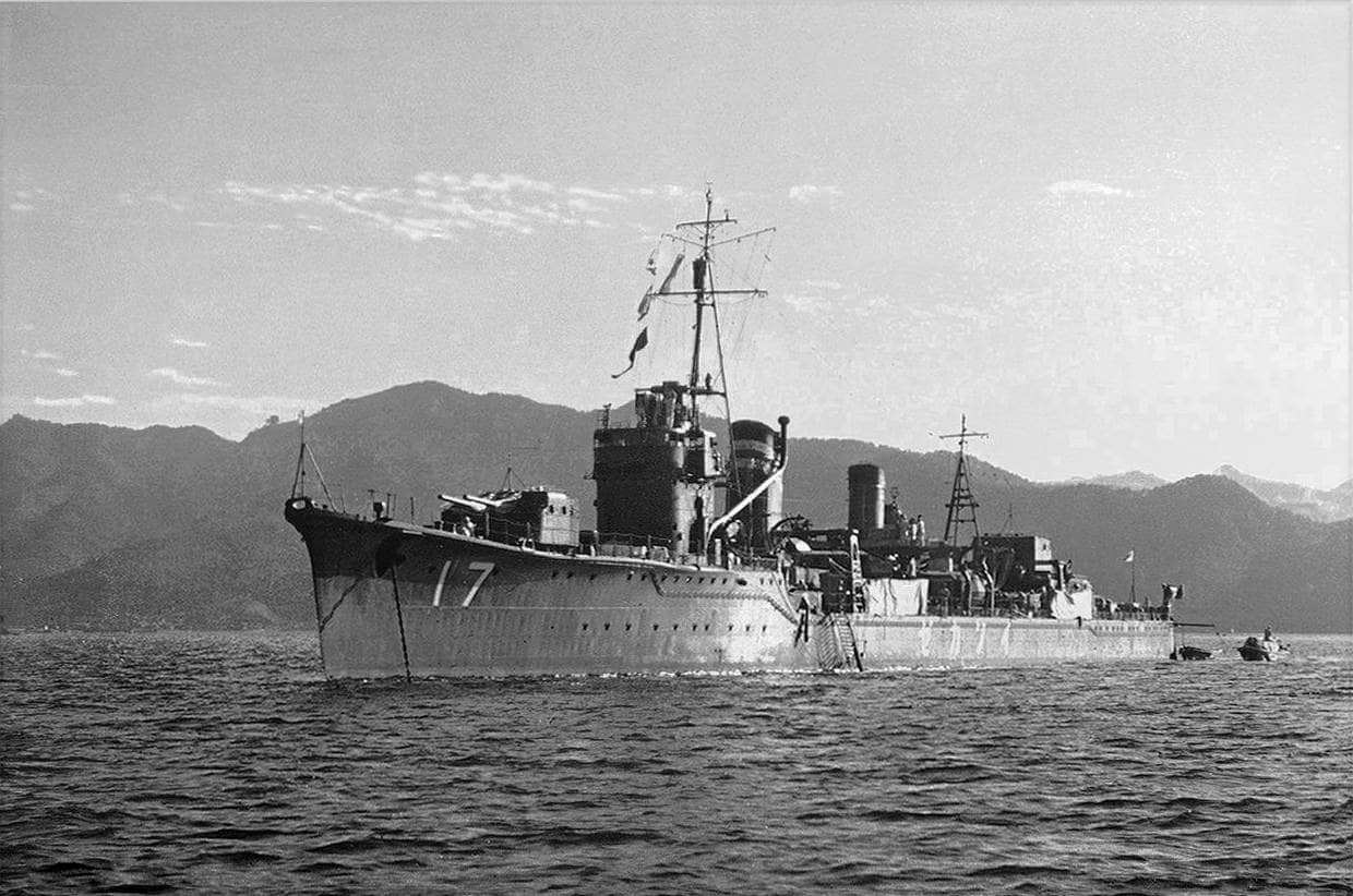 1941年10月20日,停泊在佐木湾的阳炎级驱逐舰矶风号。