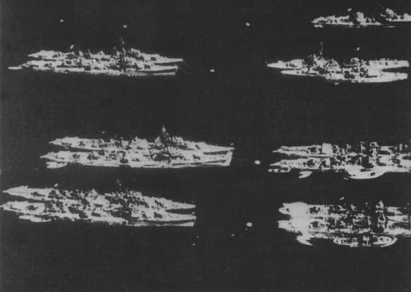 1945年8月日本投降后停泊于吴港的松级驱逐舰群。松级18艘中7艘战沉、11艘幸存至战争结束，其中8艘战后分别移交美国、英国、苏联与中华民国海军。