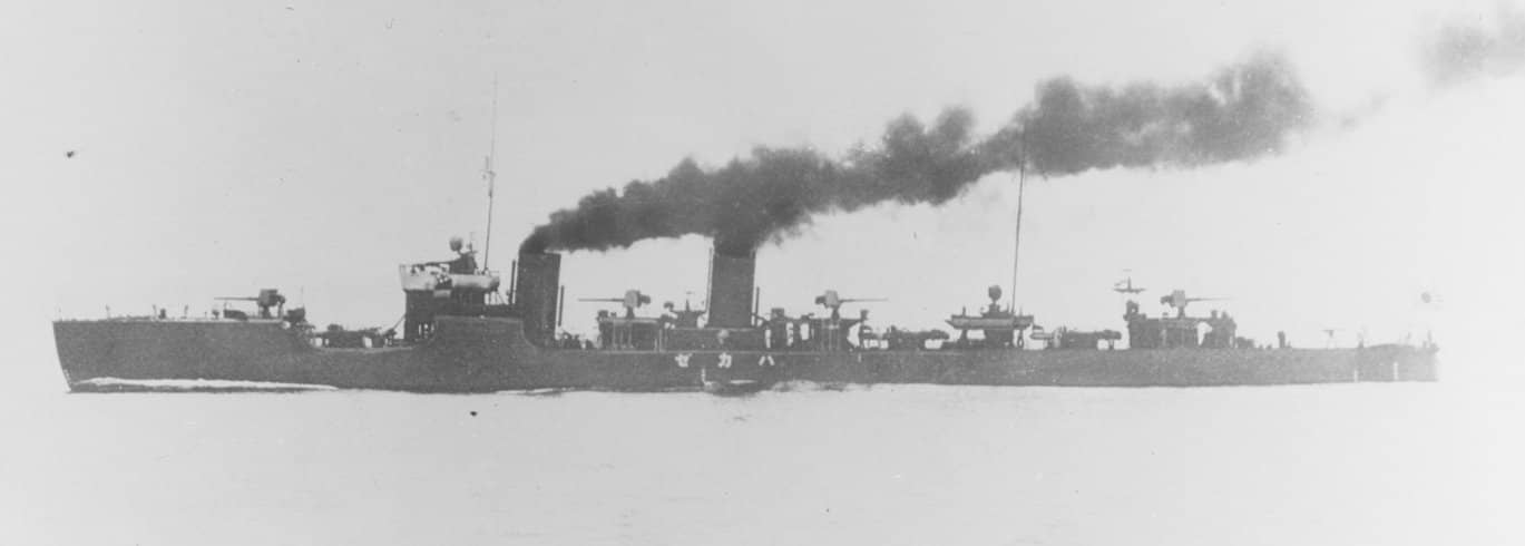 美国海军情报部门资料照片中的羽风号。1943年1月23日,羽风号在卡维恩附近海域执行护航任务时,被美军潜艇「加迪鱼」号雷击沉没,距同型舰岛风号(第1号哨戒艇)在此海域沉没仅11天。