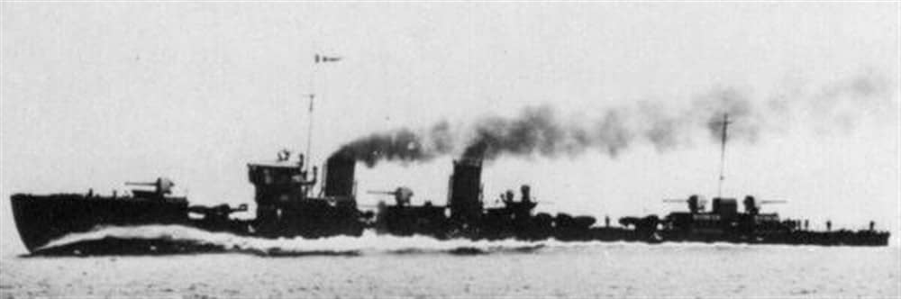 野风号照片。1945年2月20日,野风号在越南金兰湾附近海域执行护航任务时被美军潜艇「帕戈」号雷击沉没,209人阵亡、仅21人被驱逐舰神风号救起,成为美国潜艇在太平洋战争中击沉的最后一艘日本驱逐舰。