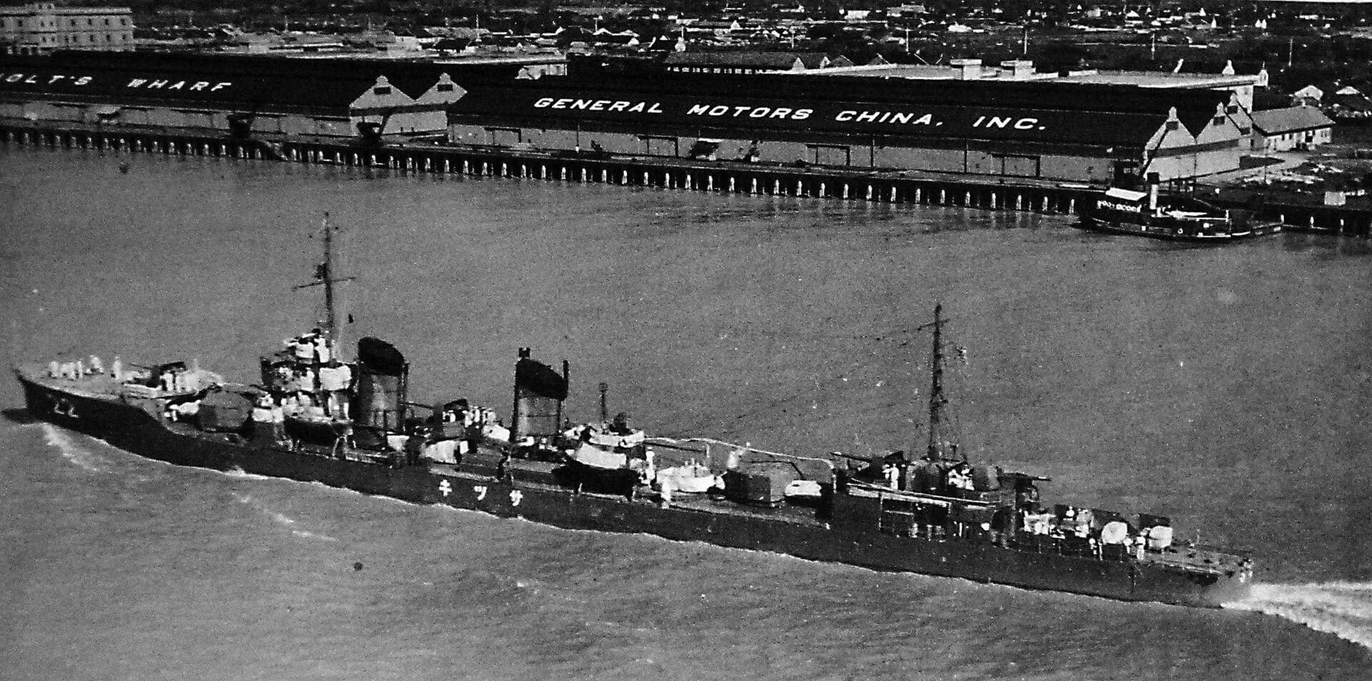 1937年8月18日，在中国上海巡航的日本海军睦月级驱逐舰「皐月」号。