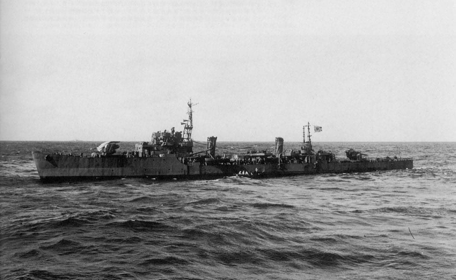 1945年8月27日「日本投降」期间,初樱号驱逐舰在相模湾与美军驱逐舰「尼古拉斯」号会合,将日军领航军官送抵战列舰「密苏里」号,参加盟军舰队进入相模湾与东京湾的领航会议。初樱号由横须贺海军工厂建造,1945年5月28日建成;战后移交苏联海军,改名「韦特列内」号。