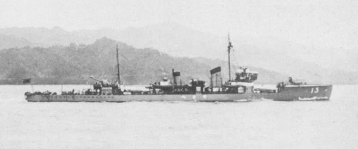 1936年5月拍摄的早苗号驱逐舰。早苗号由浦贺船渠建造,1923年11月建成,随第13驱逐队服役;1943年11月18日在西里伯斯海护航船团时被美军潜艇「蓝鱼」号鱼雷击沉,是若竹级在战争中最先战沉的军舰之一。