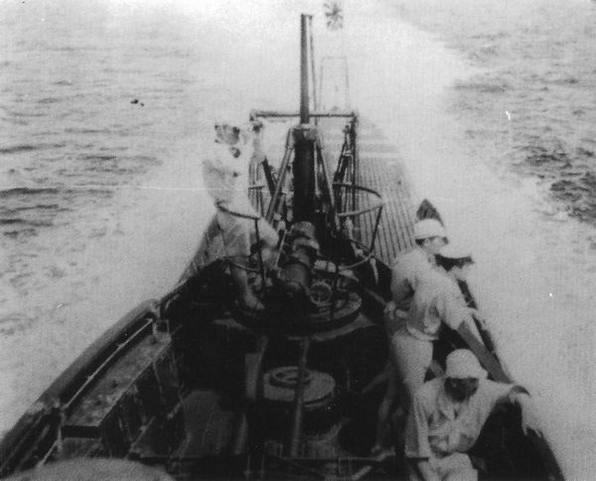 1942年7月，在南太平洋巡航的伊十一号潜艇。