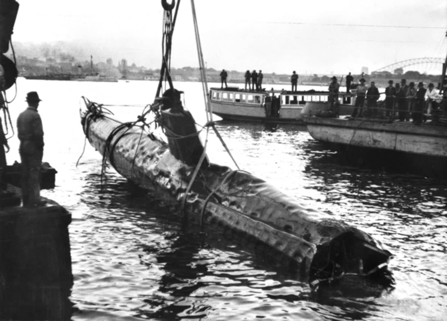 1942年6月1日，悉尼港袭击中被打捞出水的一艘「甲标的」袖珍潜艇。